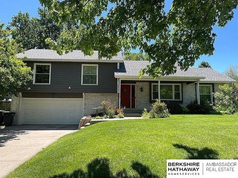 Photo of 7821 Lake Street, Lincoln, NE 68506 (MLS # 22614256)