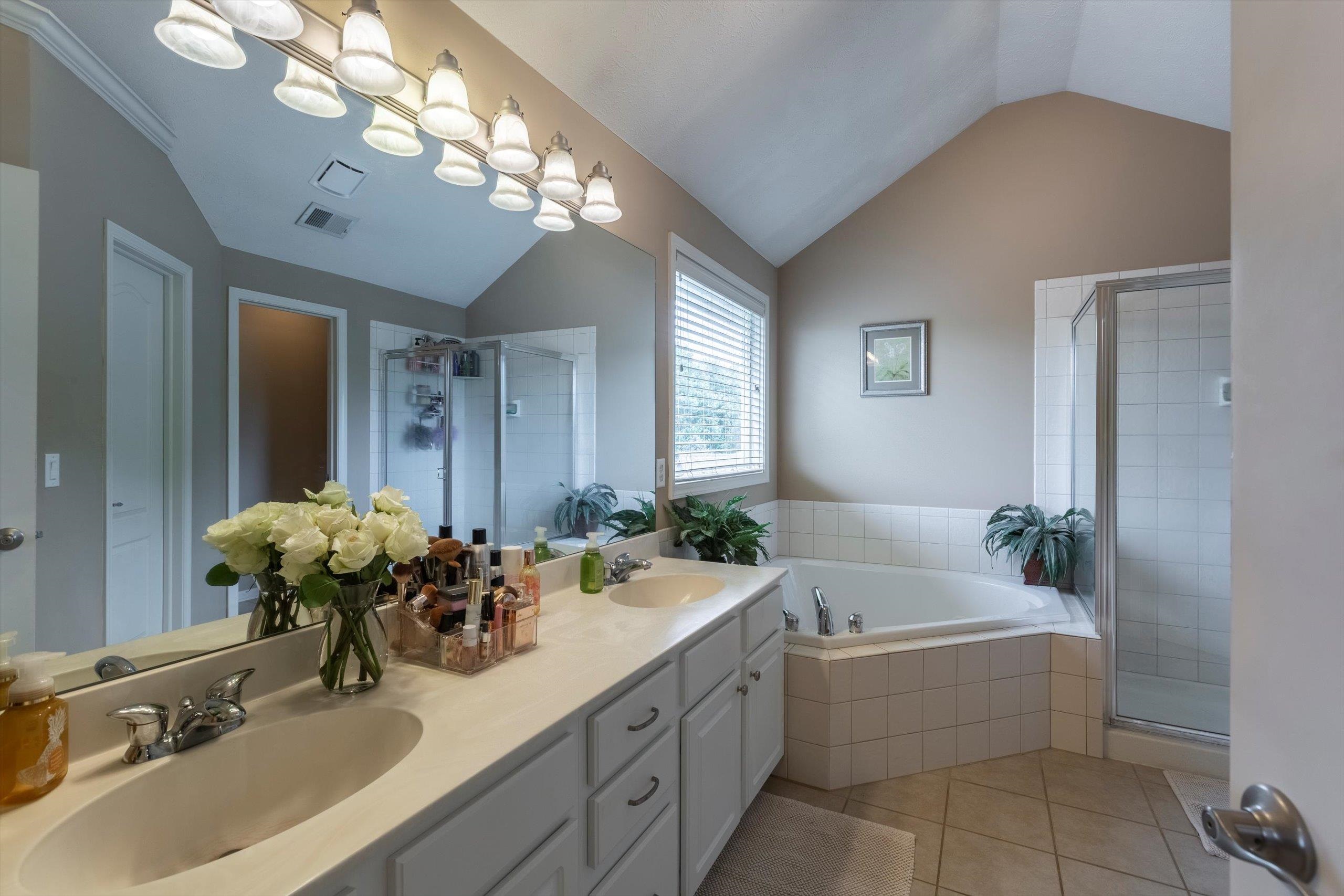 Omaha, Nebraska 68130, United States, 4 Bedrooms Bedrooms, ,4 BathroomsBathrooms,Residential,Active,171233