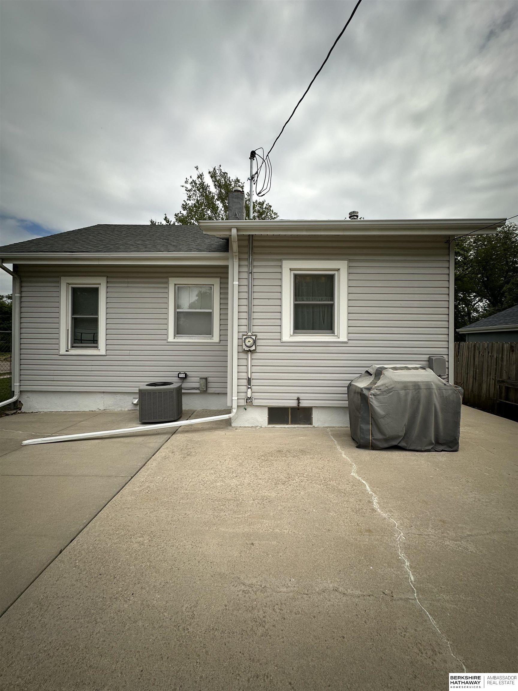 Bellevue, Nebraska 68005, United States, 2 Bedrooms Bedrooms, ,1 BathroomBathrooms,Residential,Pending,136920