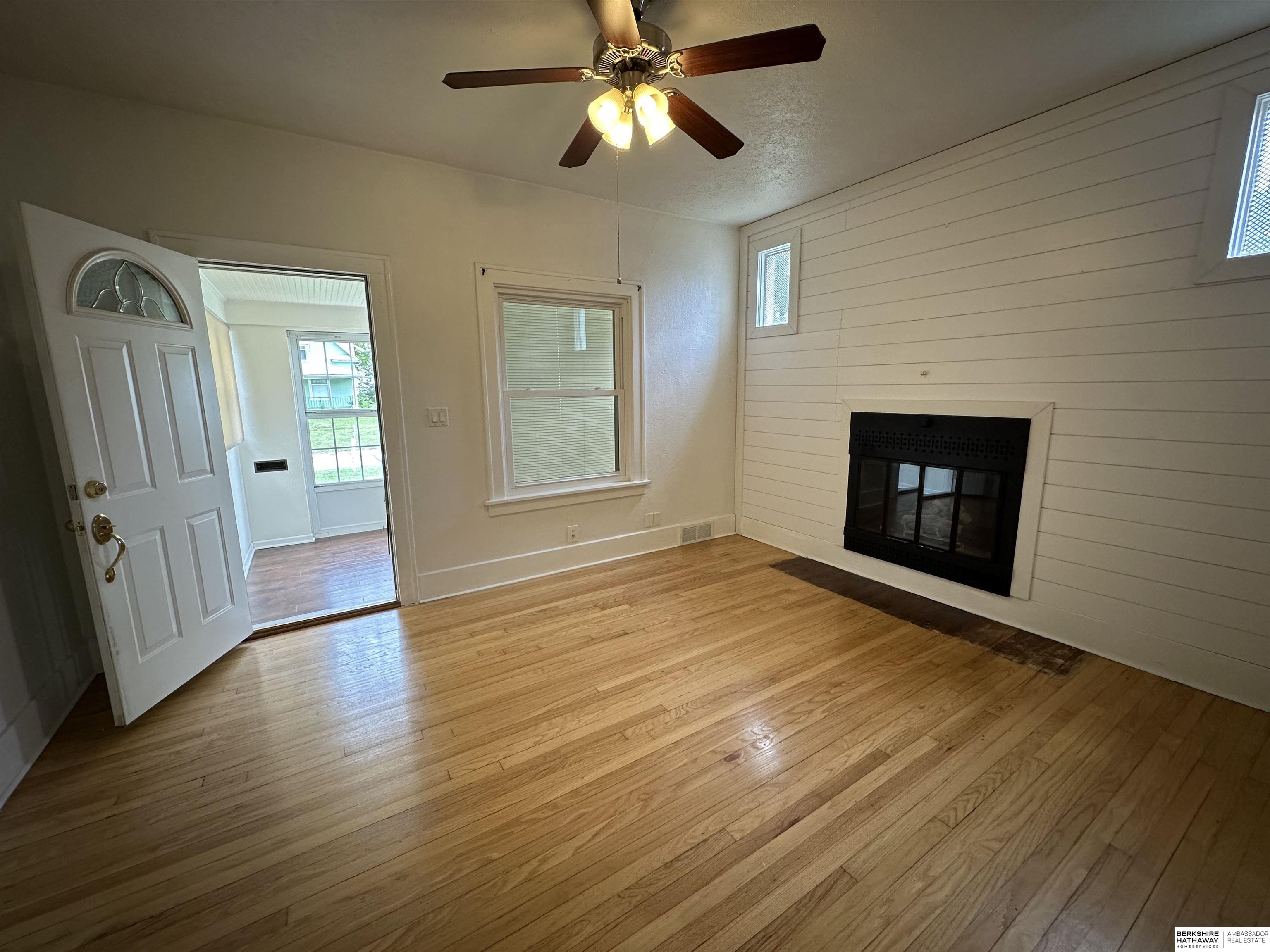 Bellevue, Nebraska 68005, United States, 2 Bedrooms Bedrooms, ,1 BathroomBathrooms,Residential,Pending,136920