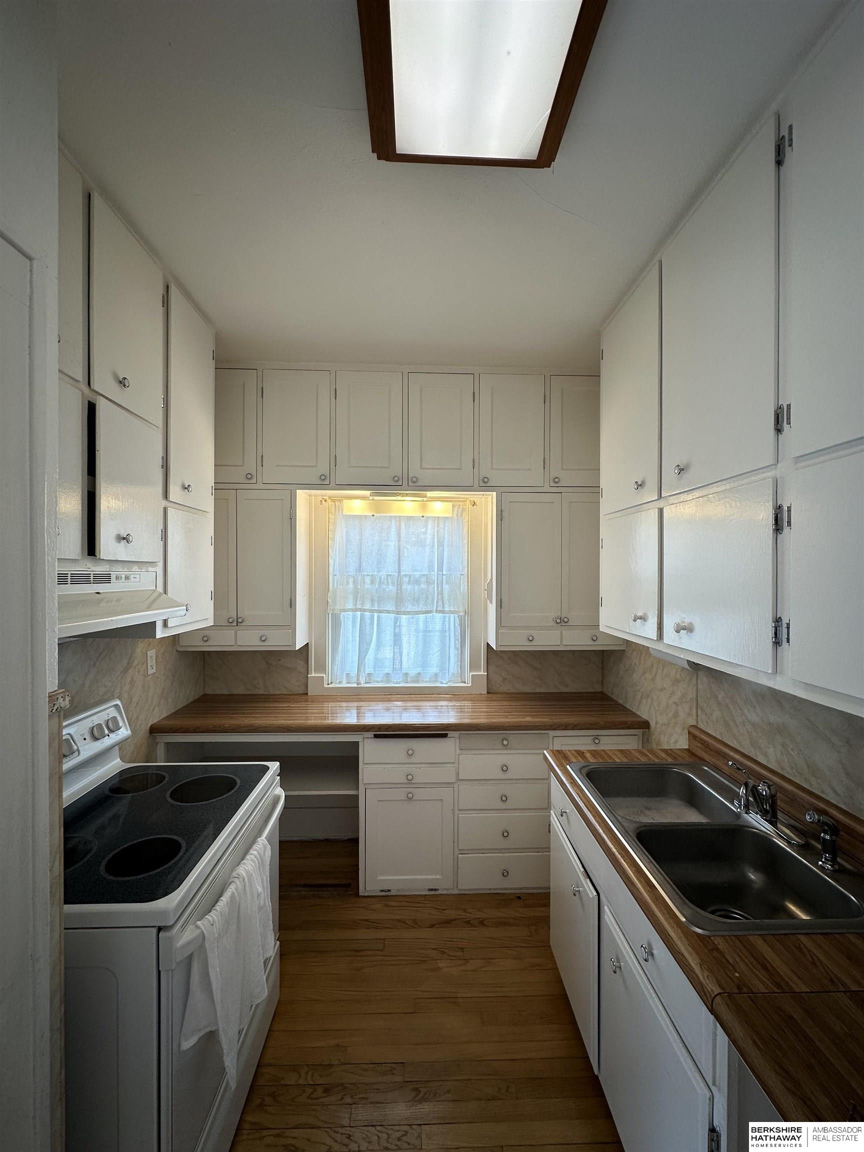 Bellevue, Nebraska 68005, United States, 2 Bedrooms Bedrooms, ,1 BathroomBathrooms,Residential,Pending,136920