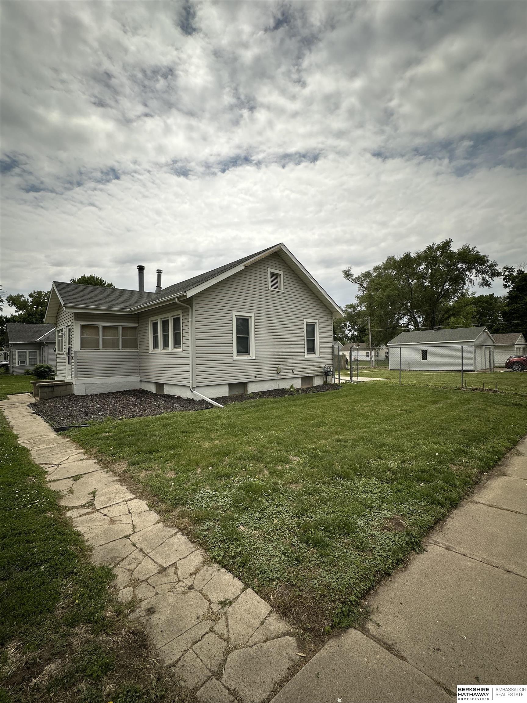 Bellevue, Nebraska 68005, United States, 2 Bedrooms Bedrooms, ,1 BathroomBathrooms,Residential,Pending,136920