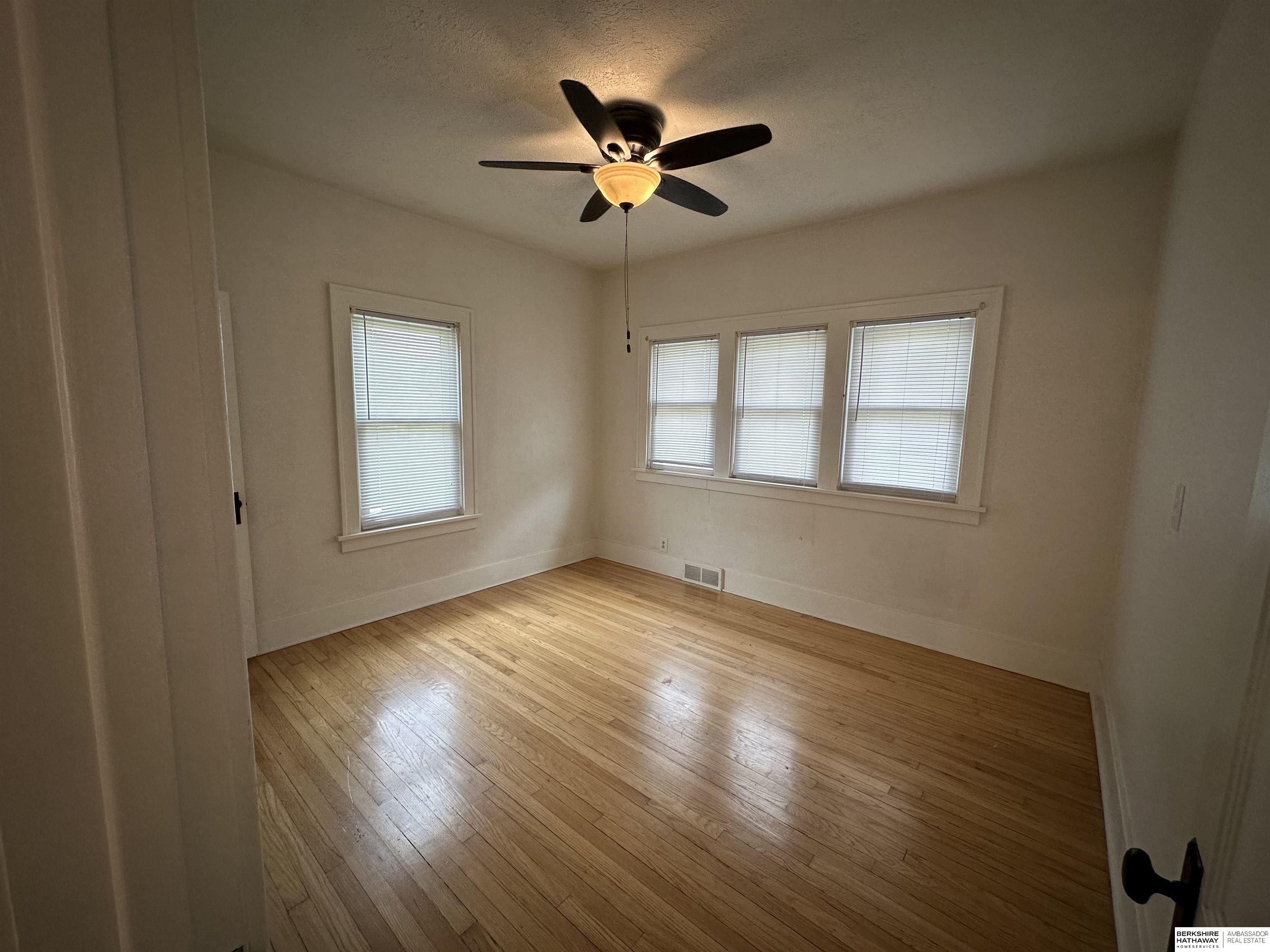 Bellevue, Nebraska 68005, United States, 2 Bedrooms Bedrooms, ,1 BathroomBathrooms,Residential,Pending,136920