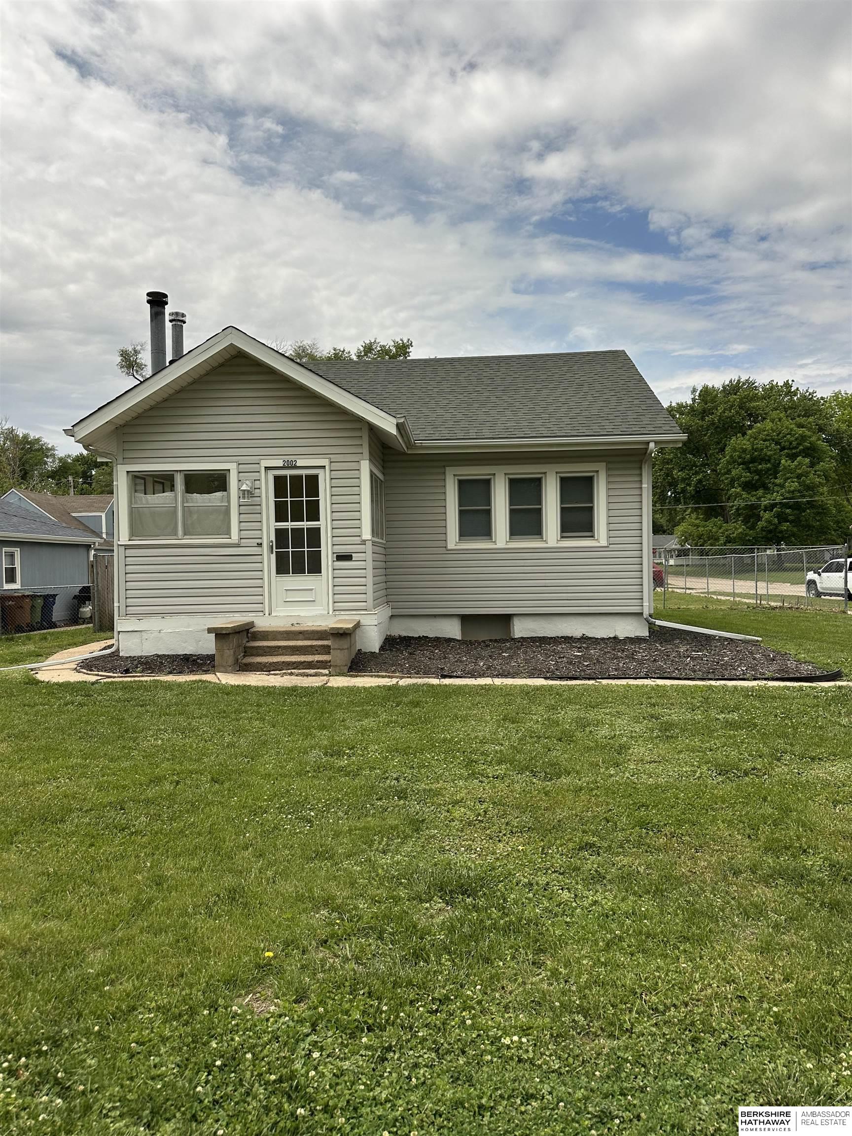 Bellevue, Nebraska 68005, United States, 2 Bedrooms Bedrooms, ,1 BathroomBathrooms,Residential,Pending,136920