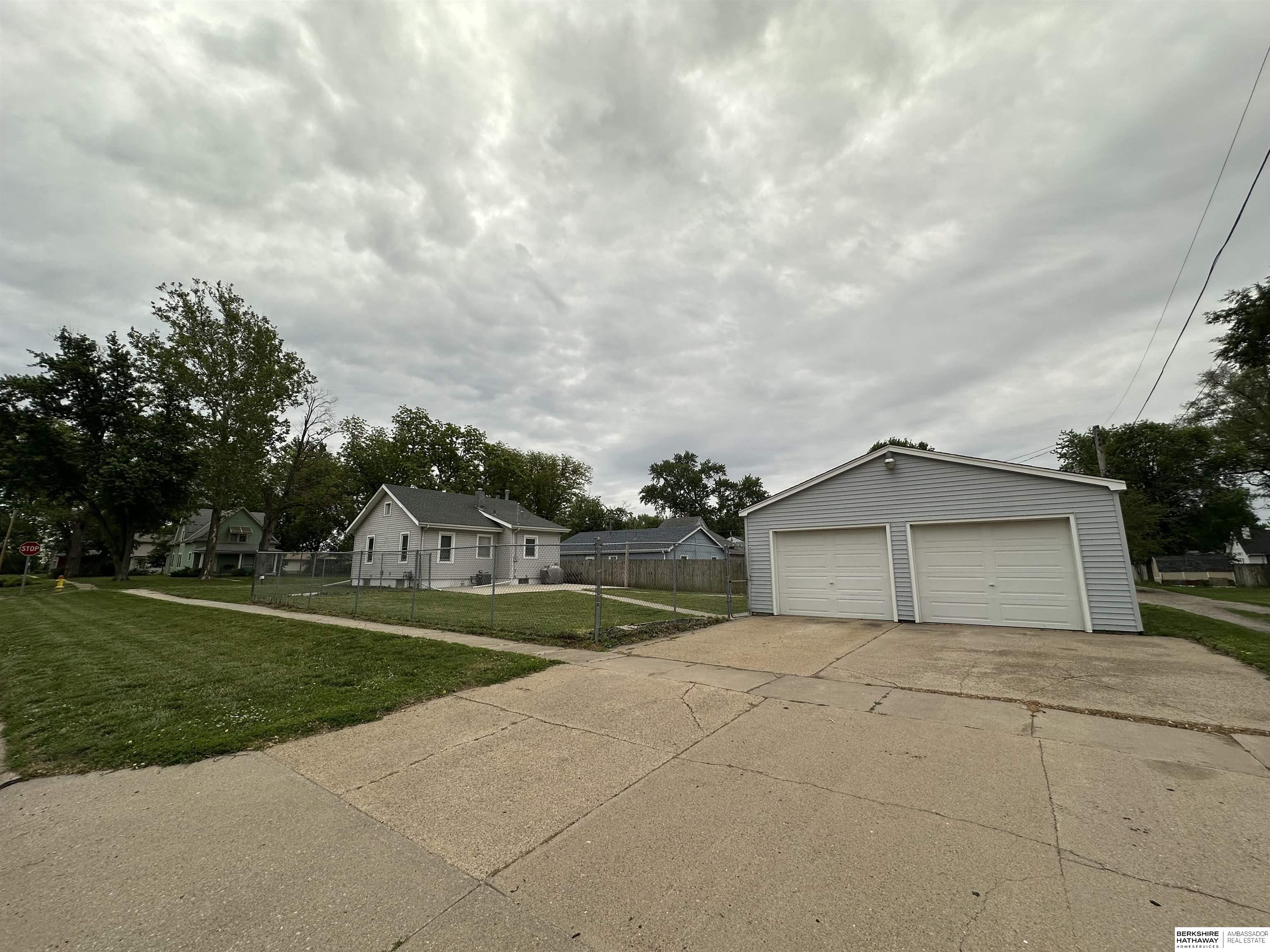 Bellevue, Nebraska 68005, United States, 2 Bedrooms Bedrooms, ,1 BathroomBathrooms,Residential,Pending,136920