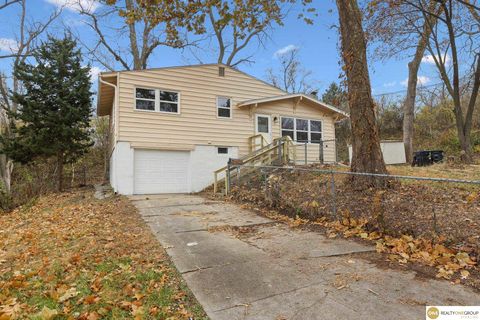 Photo of 6905 laurel Avenue, Omaha, NE 68104 (MLS # 22600511)