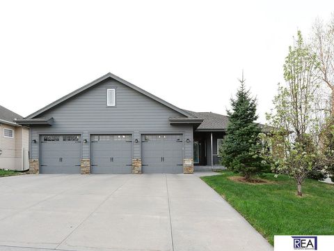 Photo of 10509 Hillcrest Drive, La Vista, NE 68128 (MLS # 22612851)