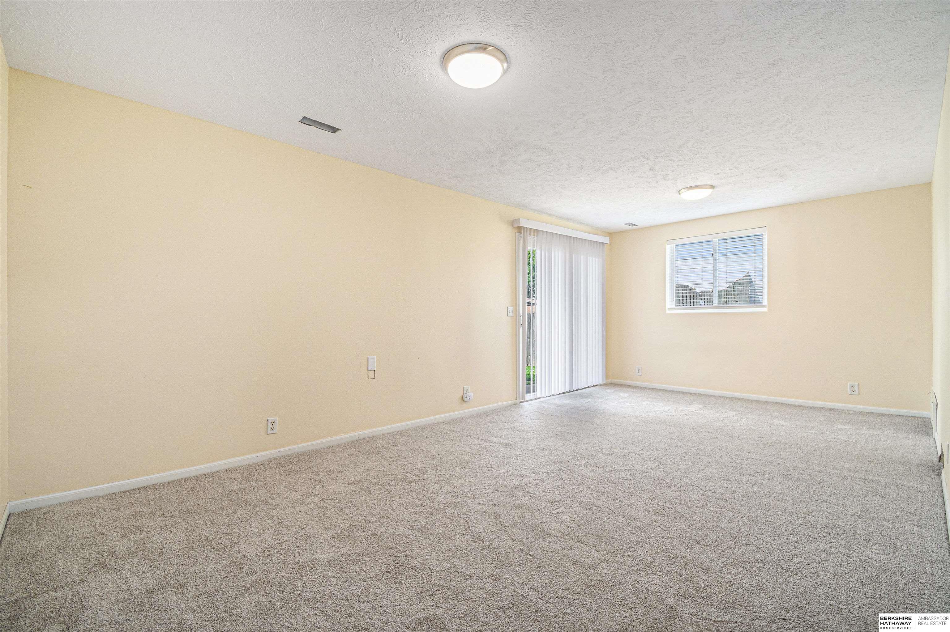 Papillion, Nebraska 68133, United States, 3 Bedrooms Bedrooms, ,2 BathroomsBathrooms,Residential,Pending,154997