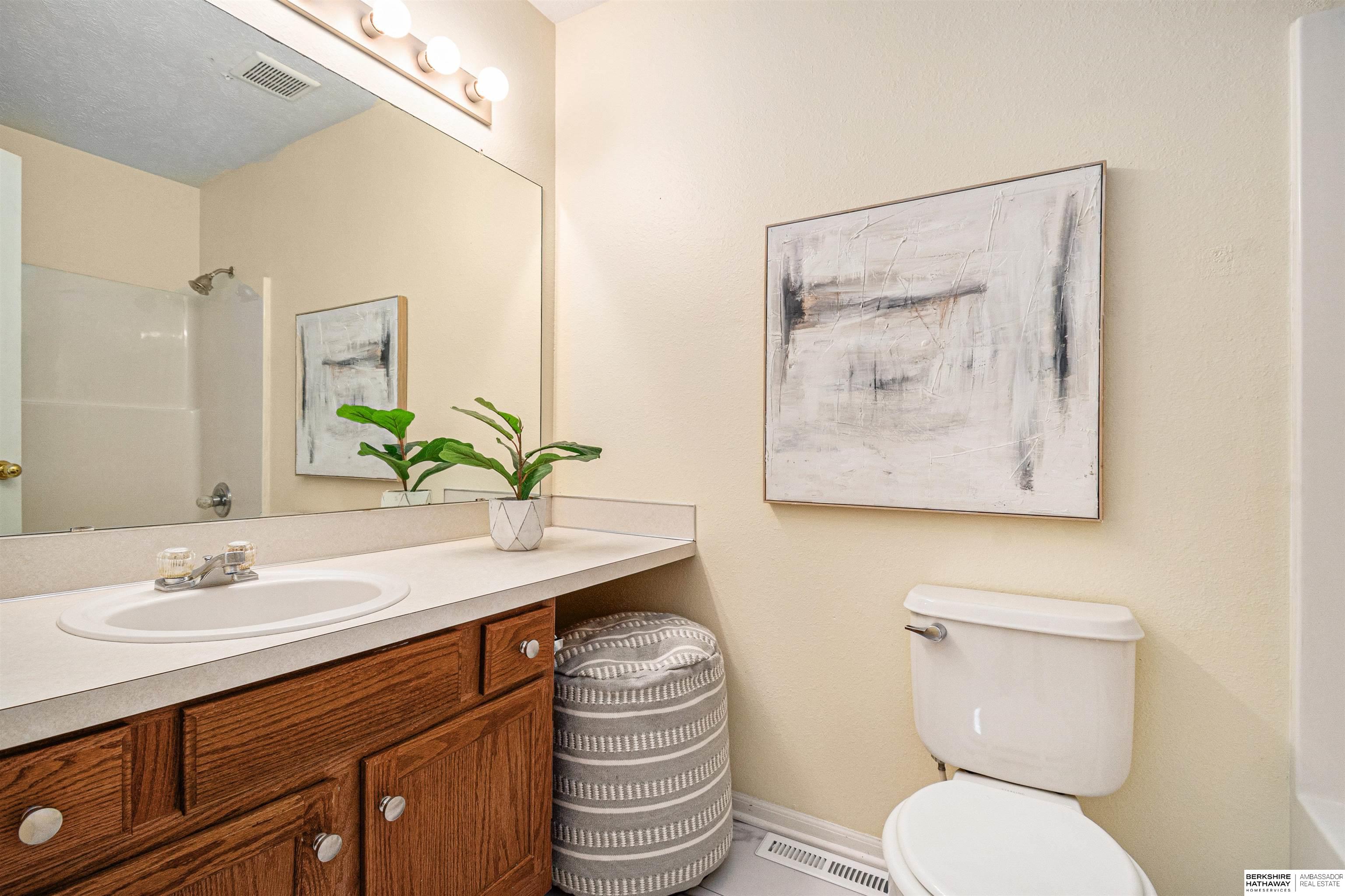 Papillion, Nebraska 68133, United States, 3 Bedrooms Bedrooms, ,2 BathroomsBathrooms,Residential,Pending,154997