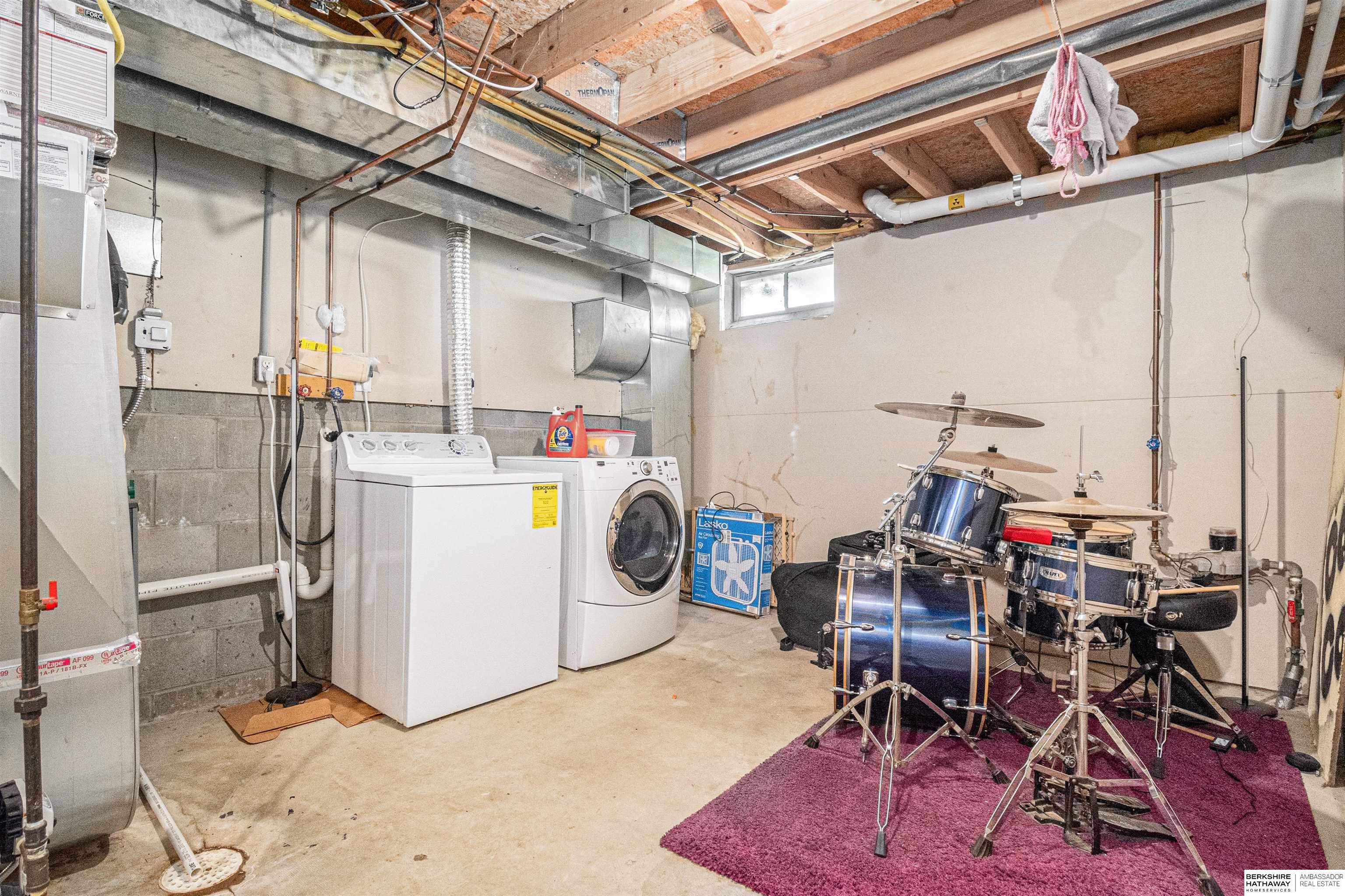 Papillion, Nebraska 68133, United States, 3 Bedrooms Bedrooms, ,2 BathroomsBathrooms,Residential,Pending,154997