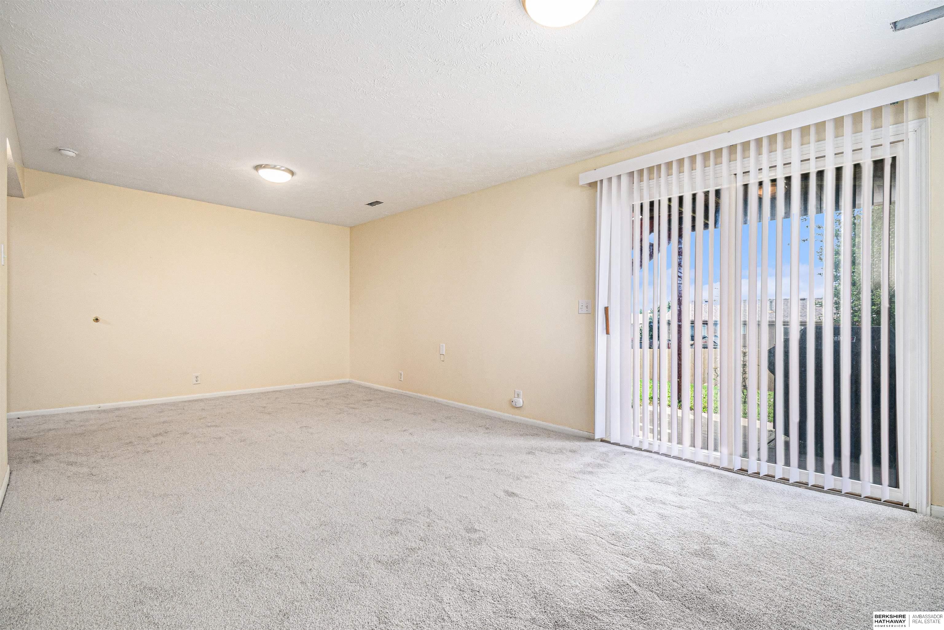 Papillion, Nebraska 68133, United States, 3 Bedrooms Bedrooms, ,2 BathroomsBathrooms,Residential,Pending,154997