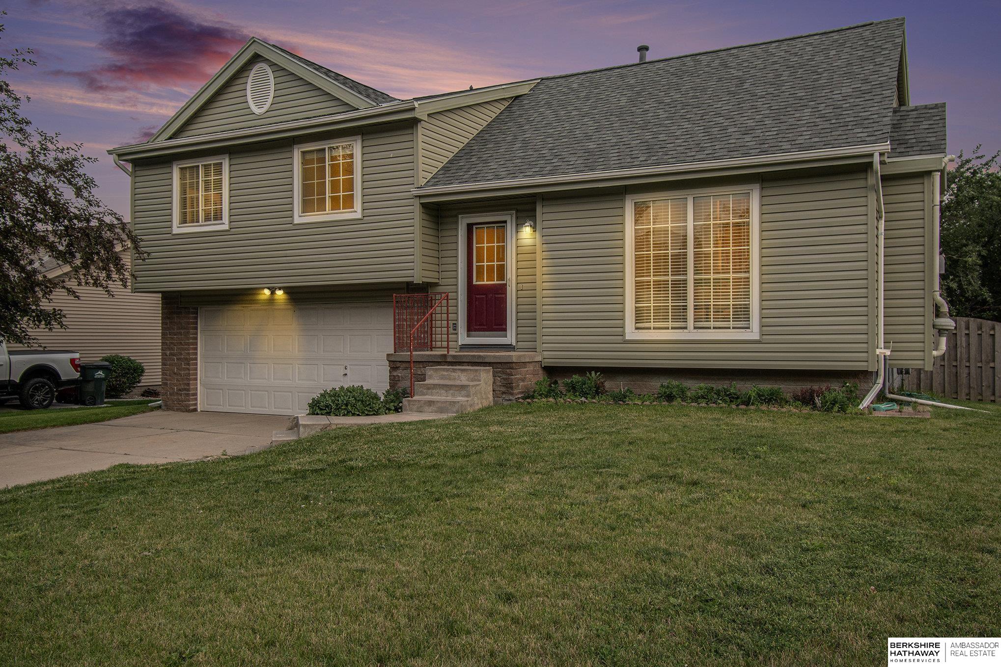 Papillion, Nebraska 68133, United States, 3 Bedrooms Bedrooms, ,2 BathroomsBathrooms,Residential,Pending,154997