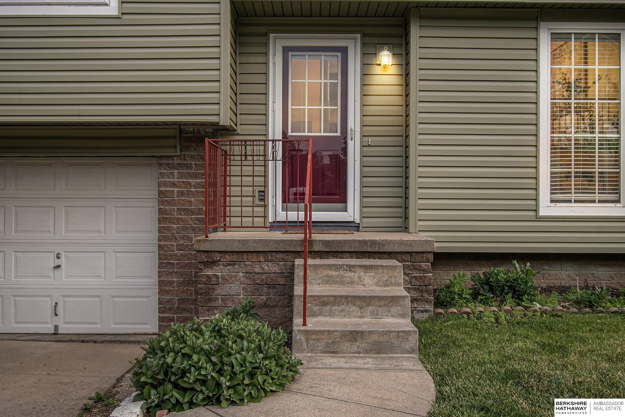 Papillion, Nebraska 68133, United States, 3 Bedrooms Bedrooms, ,2 BathroomsBathrooms,Residential,Pending,154997