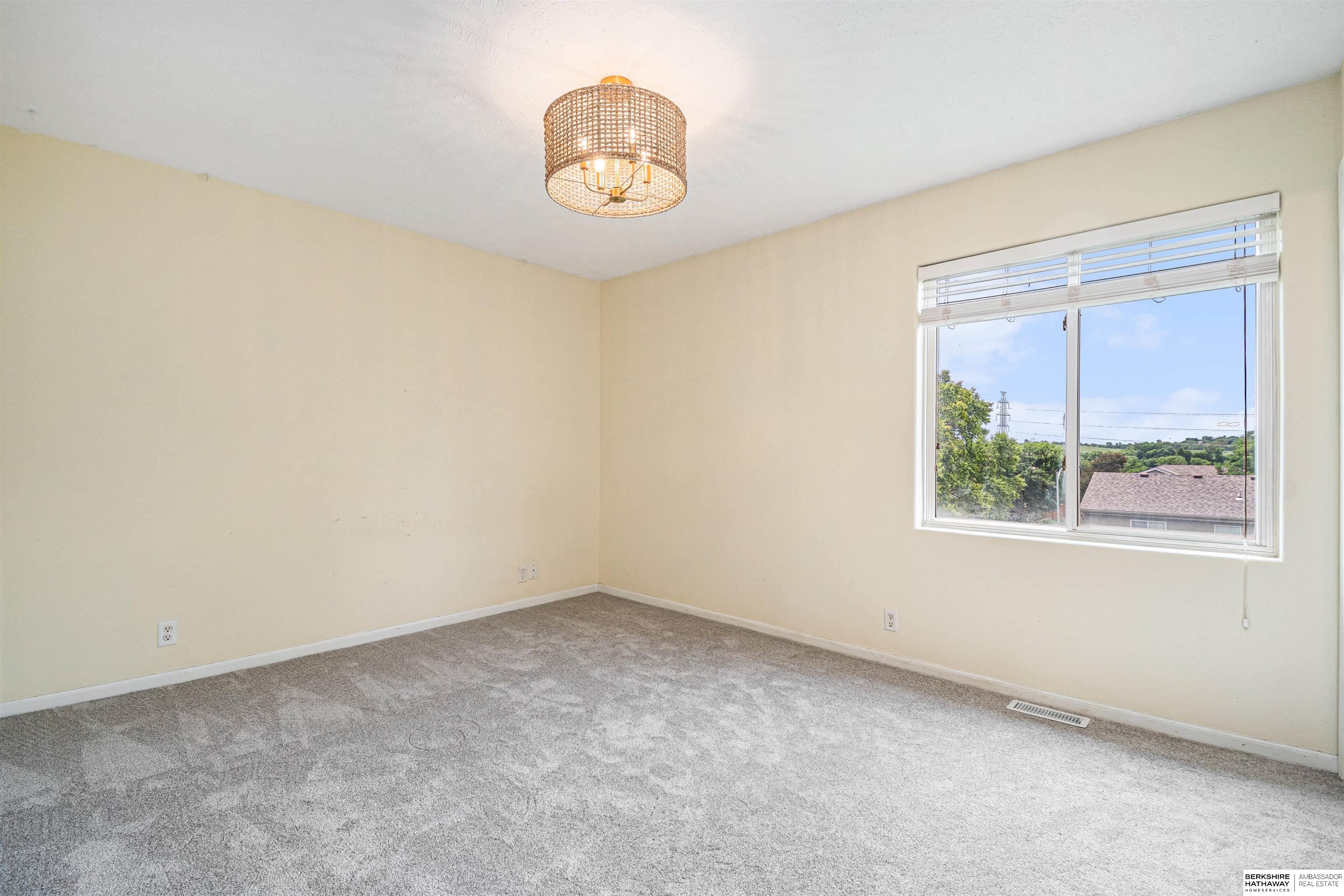 Papillion, Nebraska 68133, United States, 3 Bedrooms Bedrooms, ,2 BathroomsBathrooms,Residential,Pending,154997