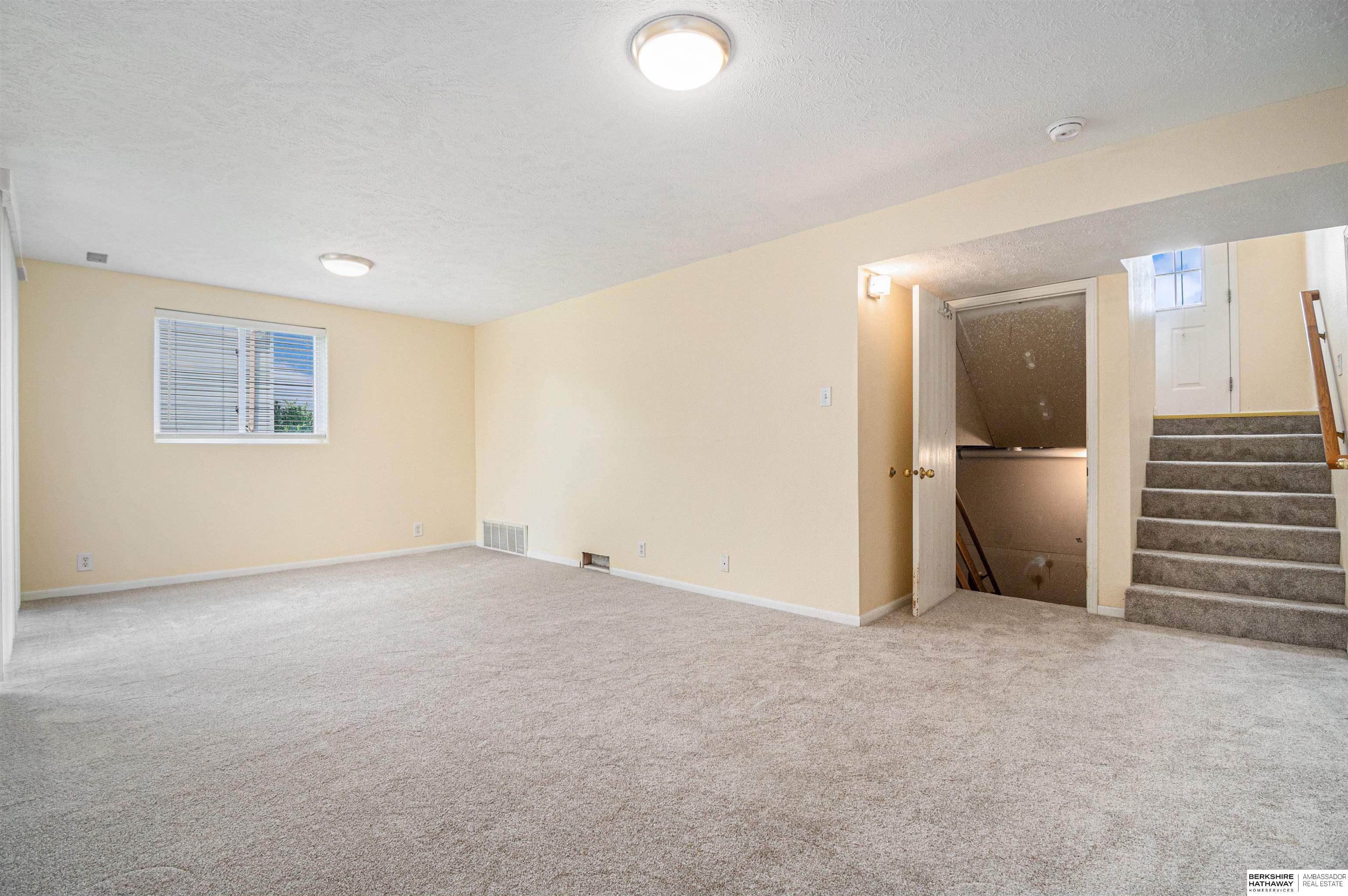 Papillion, Nebraska 68133, United States, 3 Bedrooms Bedrooms, ,2 BathroomsBathrooms,Residential,Pending,154997