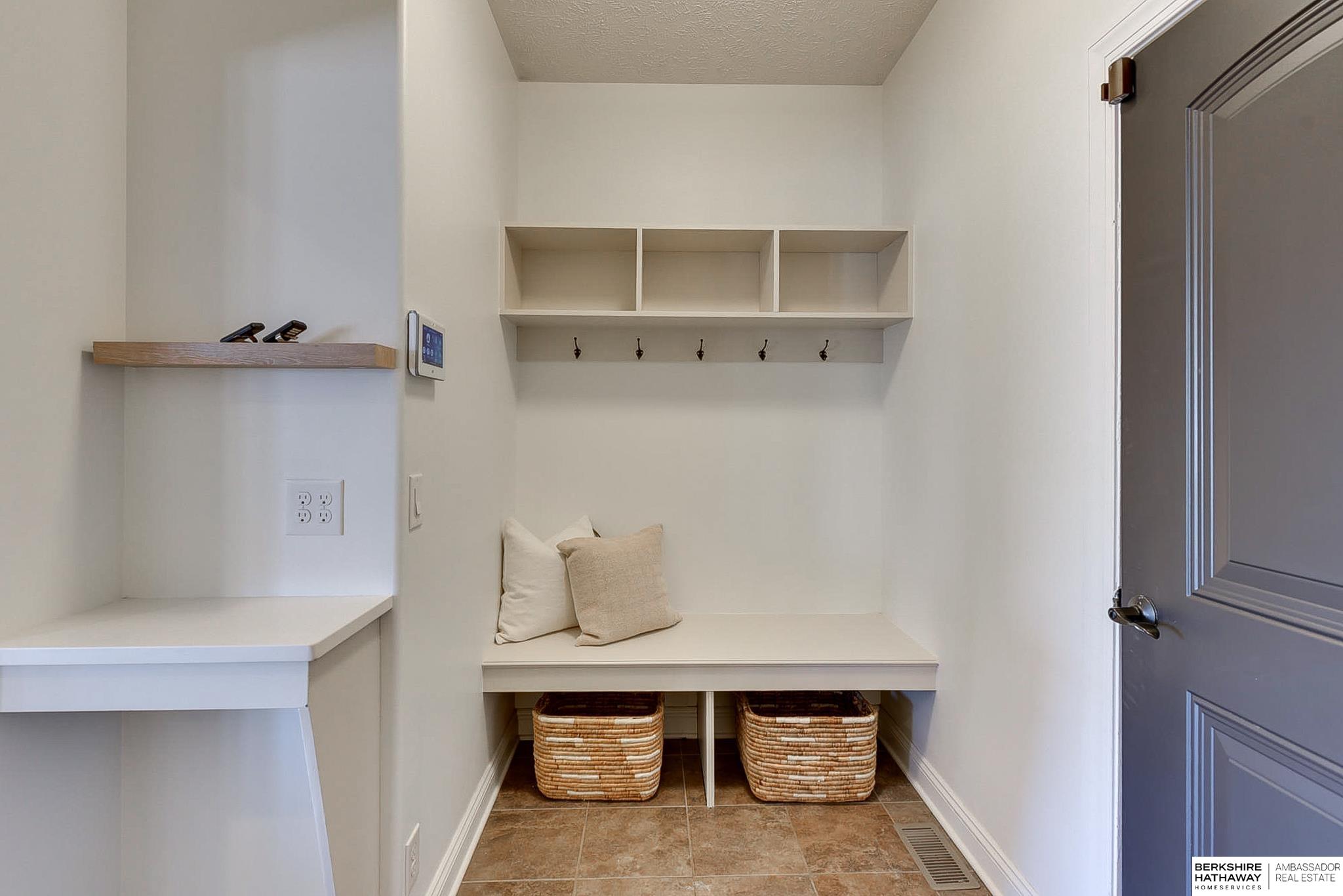 Elkhorn, Nebraska 68022, United States, 6 Bedrooms Bedrooms, ,5 BathroomsBathrooms,Residential,Active,101470