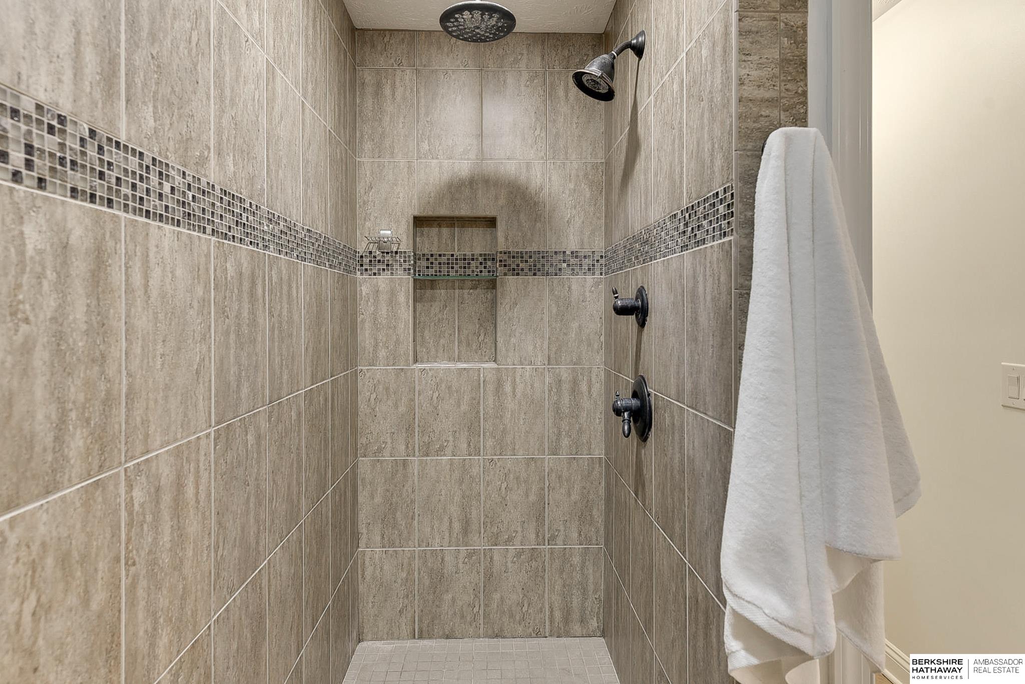 Elkhorn, Nebraska 68022, United States, 6 Bedrooms Bedrooms, ,5 BathroomsBathrooms,Residential,Active,101470