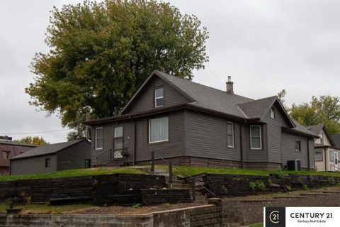 Photo of 3202 S 31st Street, Omaha, NE 68105 (MLS # 22531100)