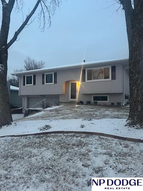 Photo of 11106 V Street, Omaha, NE 68137 (MLS # 22602408)