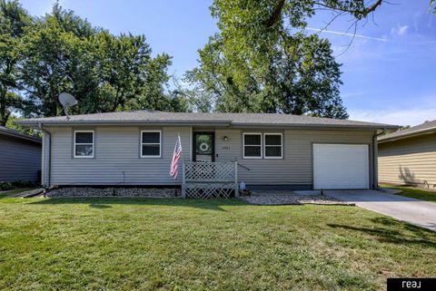 Photo of 10913 Jones Street, Omaha, NE 68154 (MLS # 22604118)