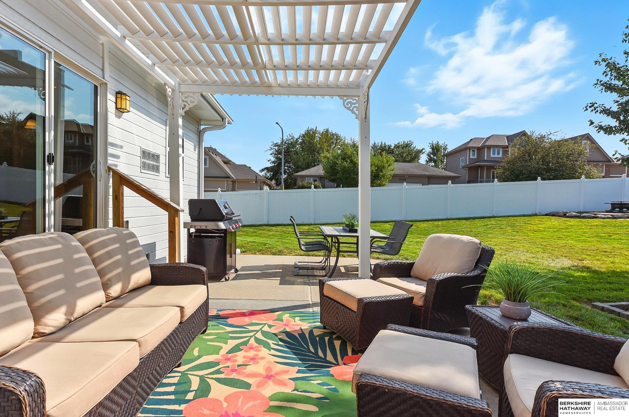 Omaha, Nebraska 68136, United States, 4 Bedrooms Bedrooms, ,3 BathroomsBathrooms,Residential,Pending,199051