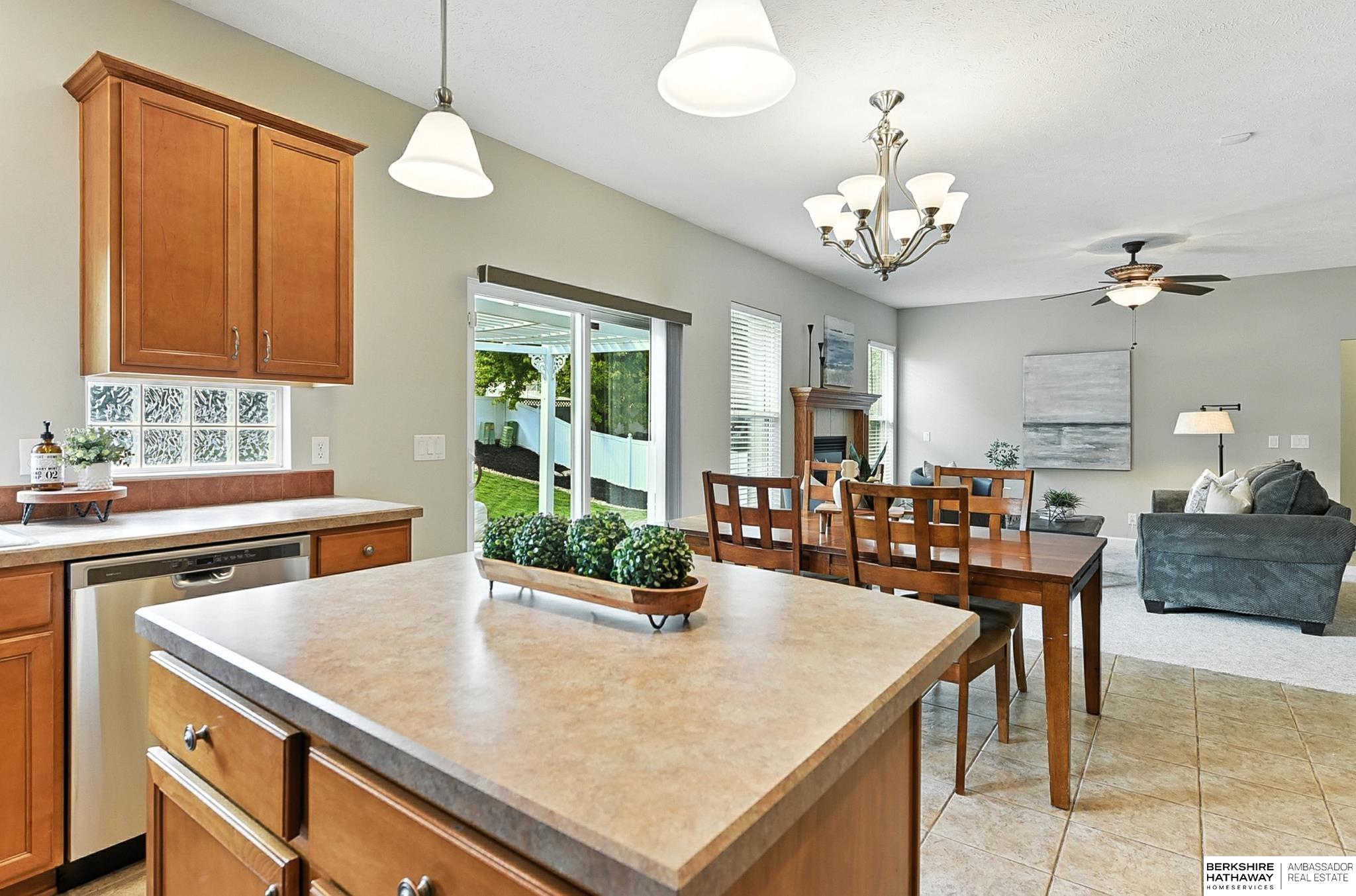 Omaha, Nebraska 68136, United States, 4 Bedrooms Bedrooms, ,3 BathroomsBathrooms,Residential,Pending,199051