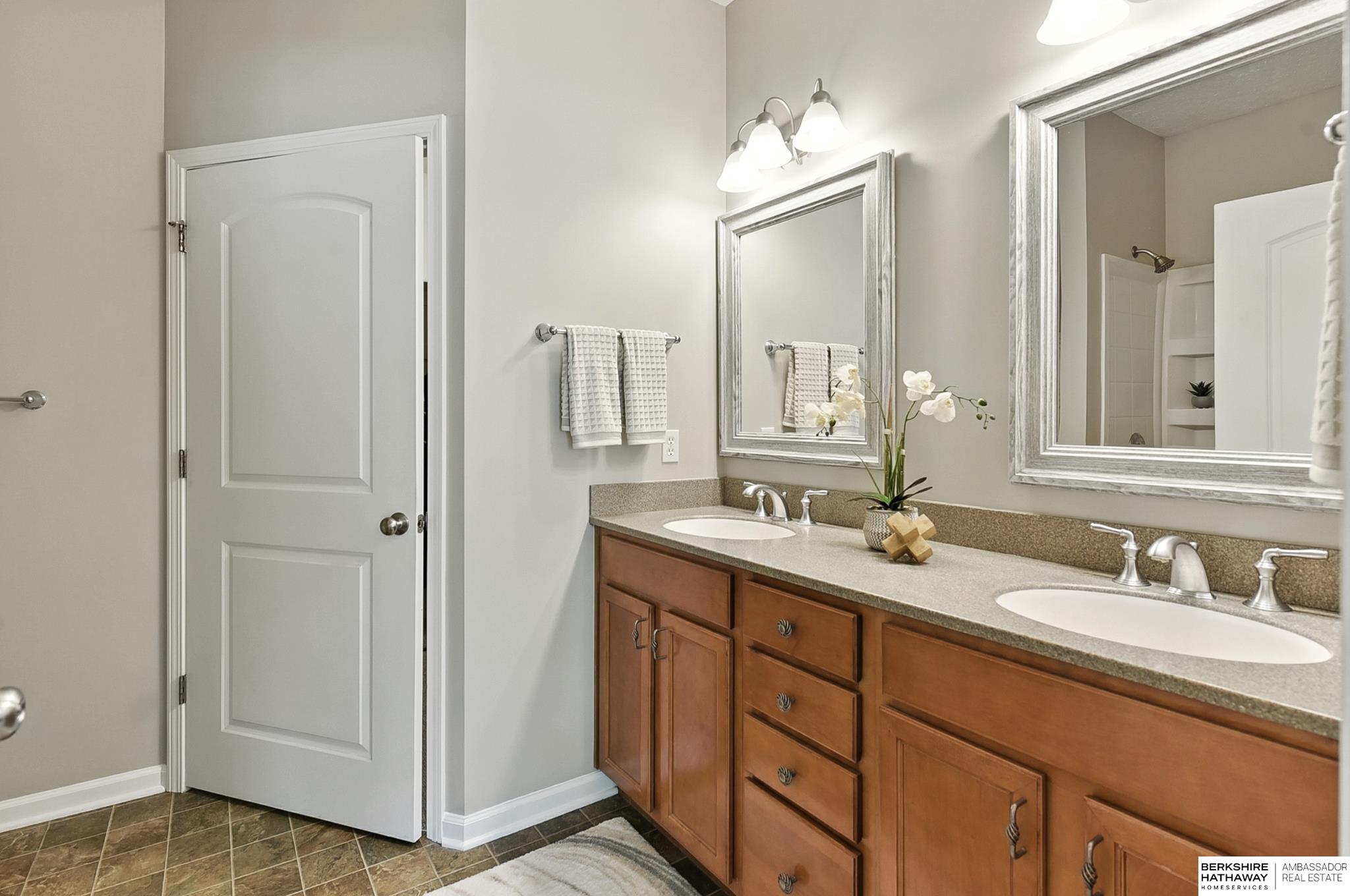 Omaha, Nebraska 68136, United States, 4 Bedrooms Bedrooms, ,3 BathroomsBathrooms,Residential,Pending,199051