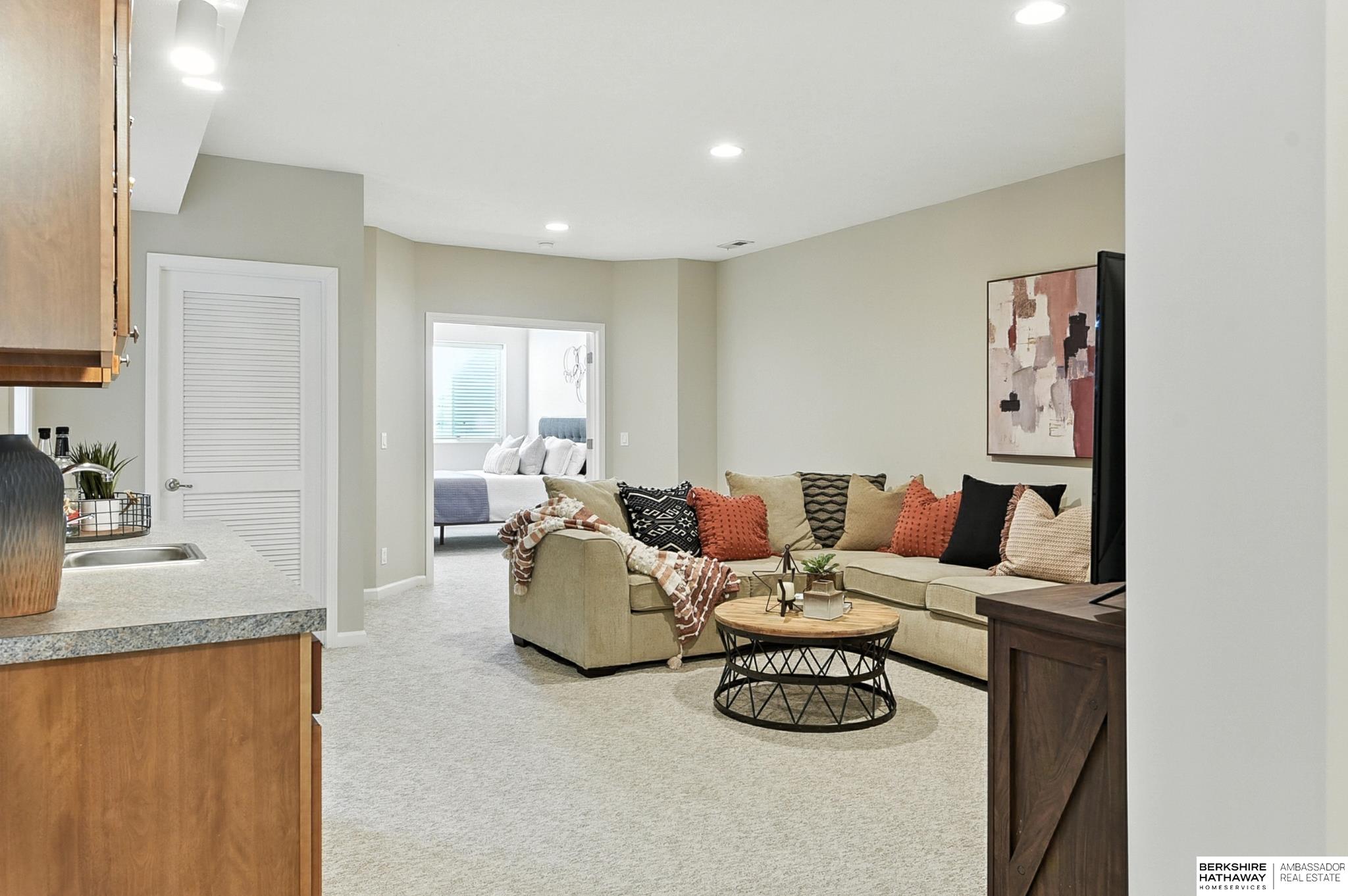 Omaha, Nebraska 68136, United States, 4 Bedrooms Bedrooms, ,3 BathroomsBathrooms,Residential,Pending,199051