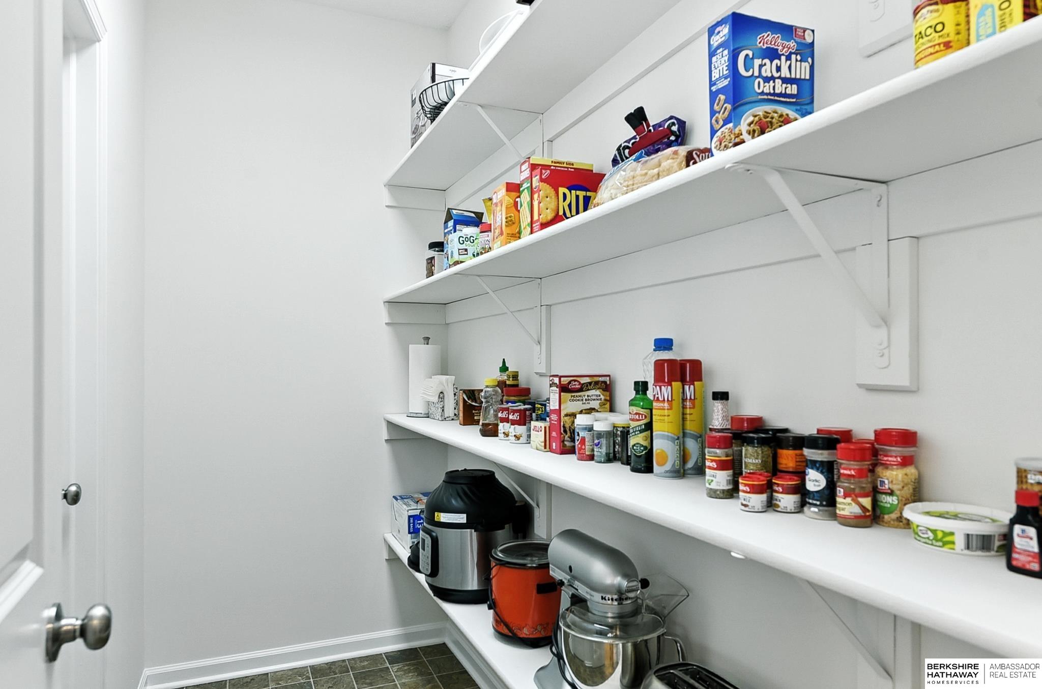 Omaha, Nebraska 68136, United States, 4 Bedrooms Bedrooms, ,3 BathroomsBathrooms,Residential,Pending,199051