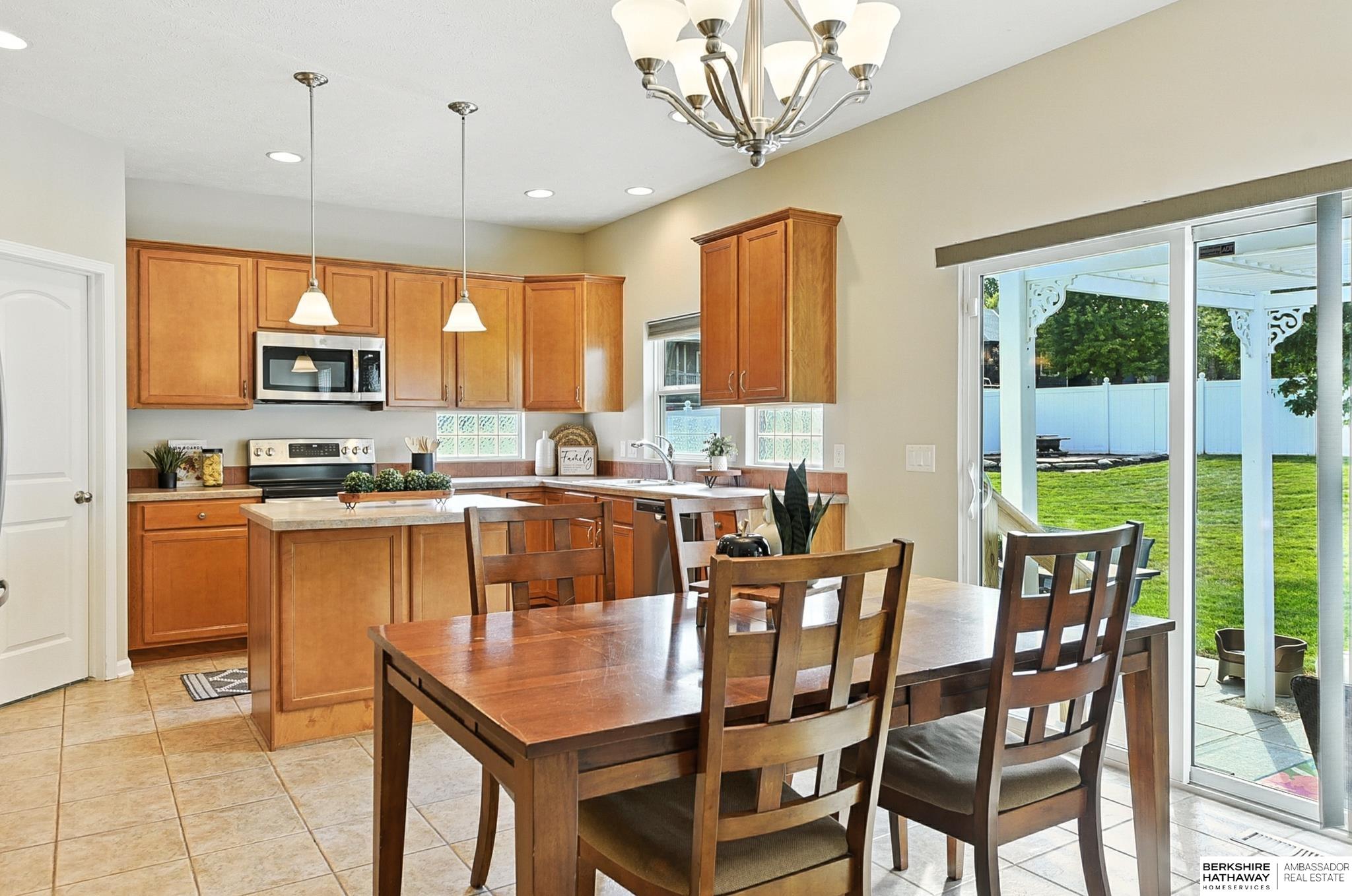 Omaha, Nebraska 68136, United States, 4 Bedrooms Bedrooms, ,3 BathroomsBathrooms,Residential,Pending,199051