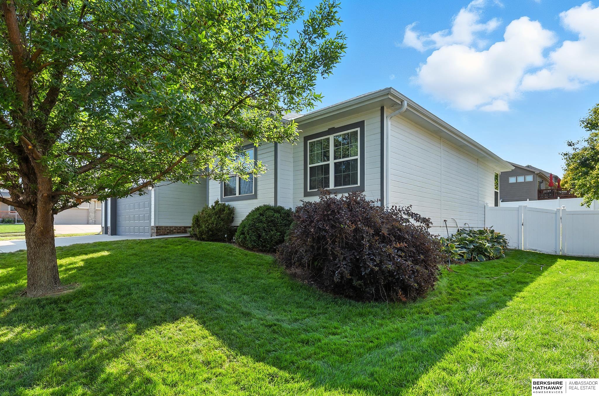 Omaha, Nebraska 68136, United States, 4 Bedrooms Bedrooms, ,3 BathroomsBathrooms,Residential,Pending,199051