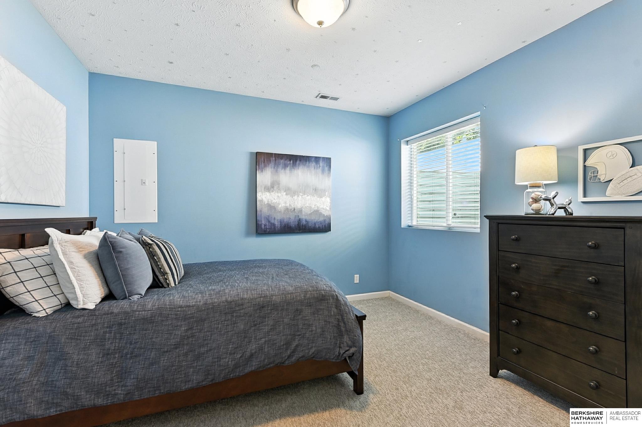 Omaha, Nebraska 68136, United States, 4 Bedrooms Bedrooms, ,3 BathroomsBathrooms,Residential,Pending,199051