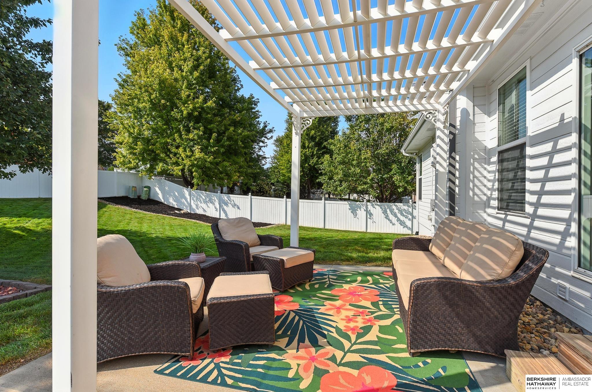 Omaha, Nebraska 68136, United States, 4 Bedrooms Bedrooms, ,3 BathroomsBathrooms,Residential,Pending,199051