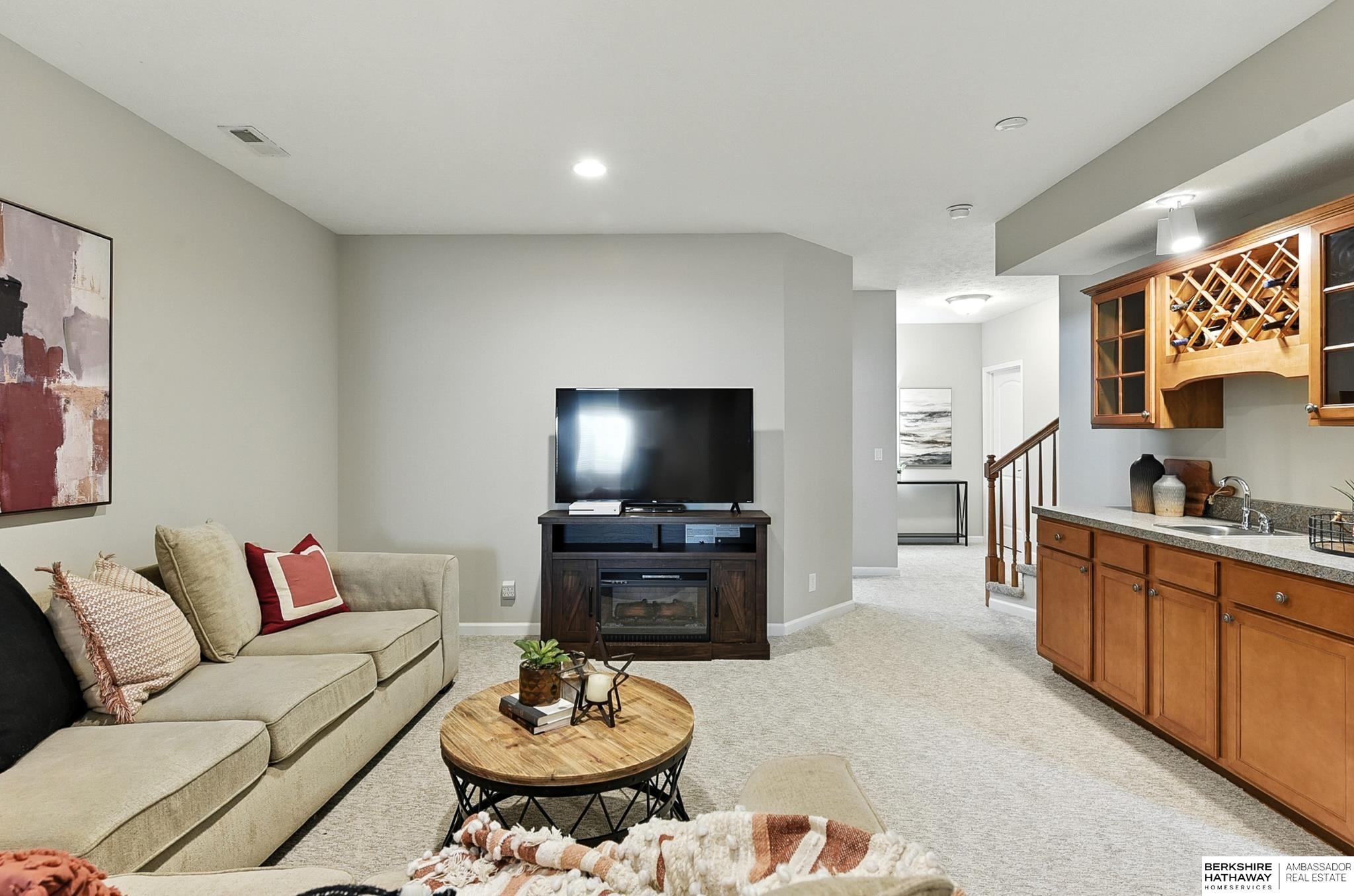 Omaha, Nebraska 68136, United States, 4 Bedrooms Bedrooms, ,3 BathroomsBathrooms,Residential,Pending,199051