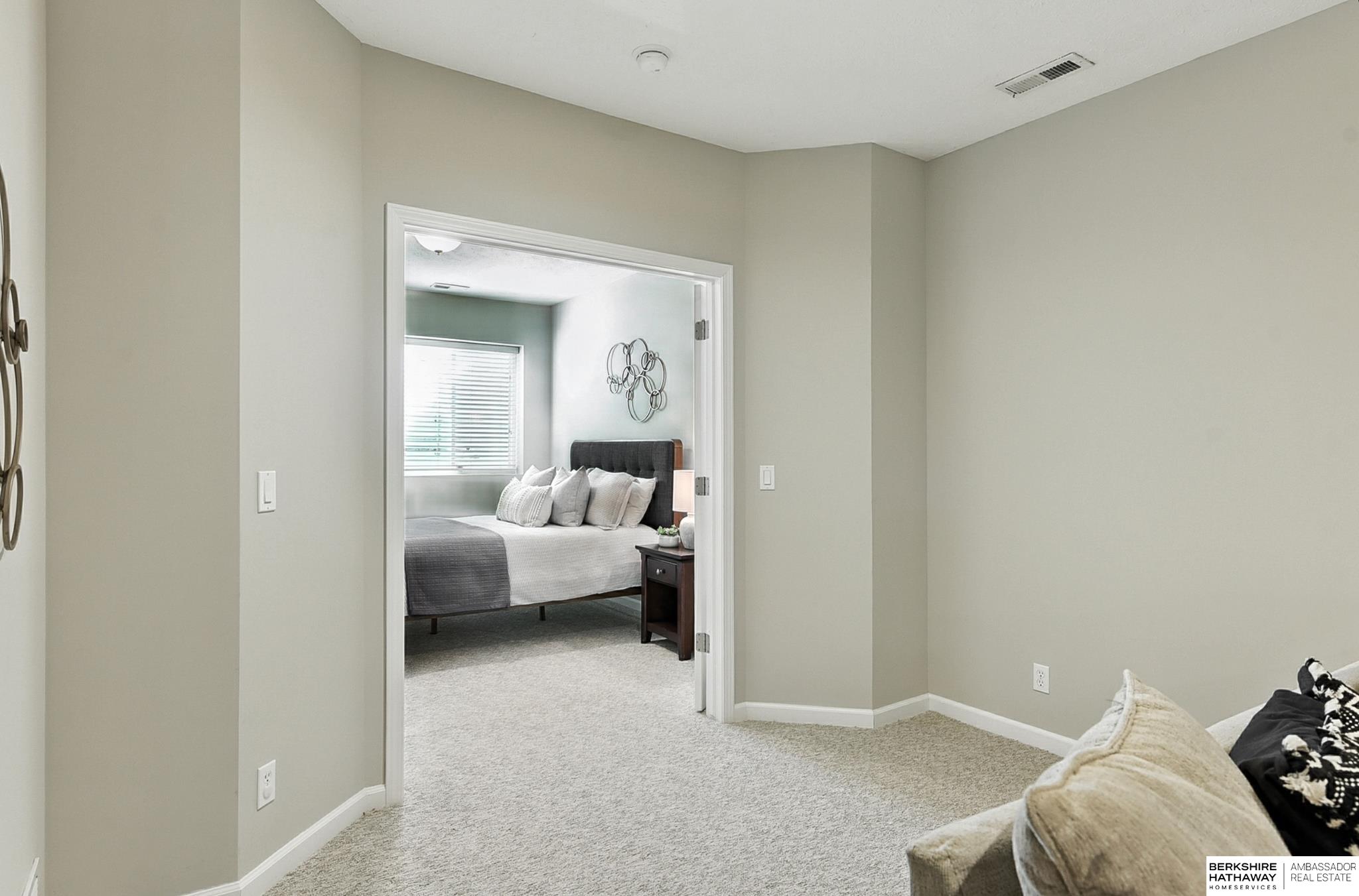 Omaha, Nebraska 68136, United States, 4 Bedrooms Bedrooms, ,3 BathroomsBathrooms,Residential,Pending,199051