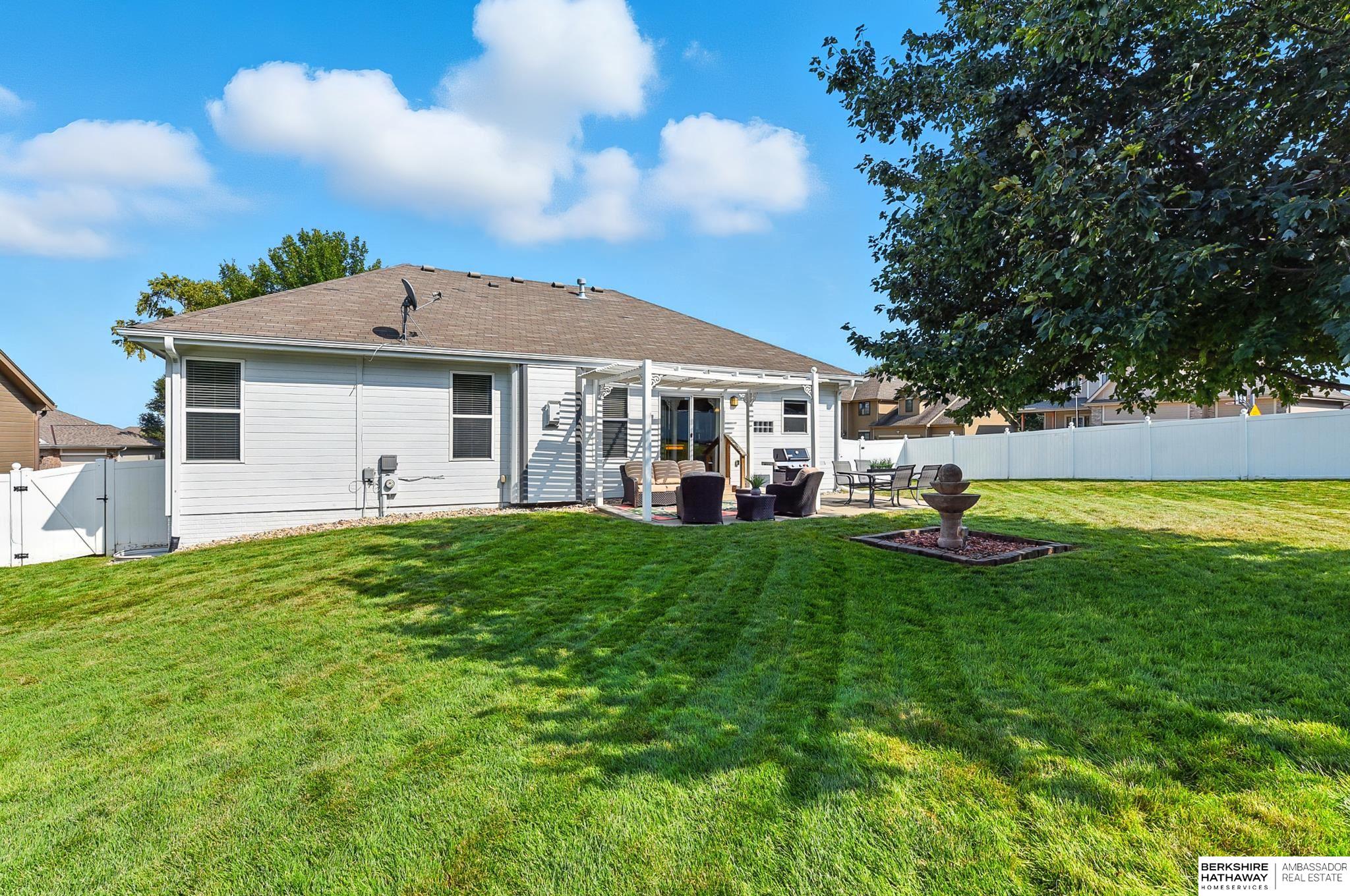 Omaha, Nebraska 68136, United States, 4 Bedrooms Bedrooms, ,3 BathroomsBathrooms,Residential,Pending,199051