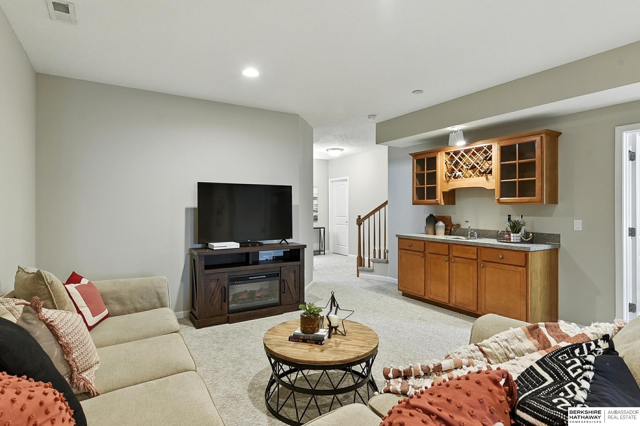 Omaha, Nebraska 68136, United States, 4 Bedrooms Bedrooms, ,3 BathroomsBathrooms,Residential,Pending,199051