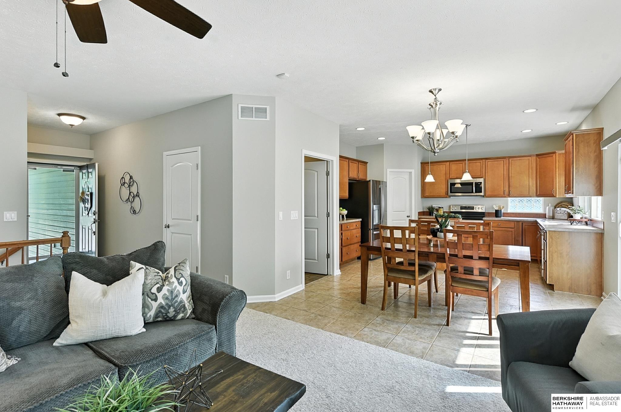 Omaha, Nebraska 68136, United States, 4 Bedrooms Bedrooms, ,3 BathroomsBathrooms,Residential,Pending,199051