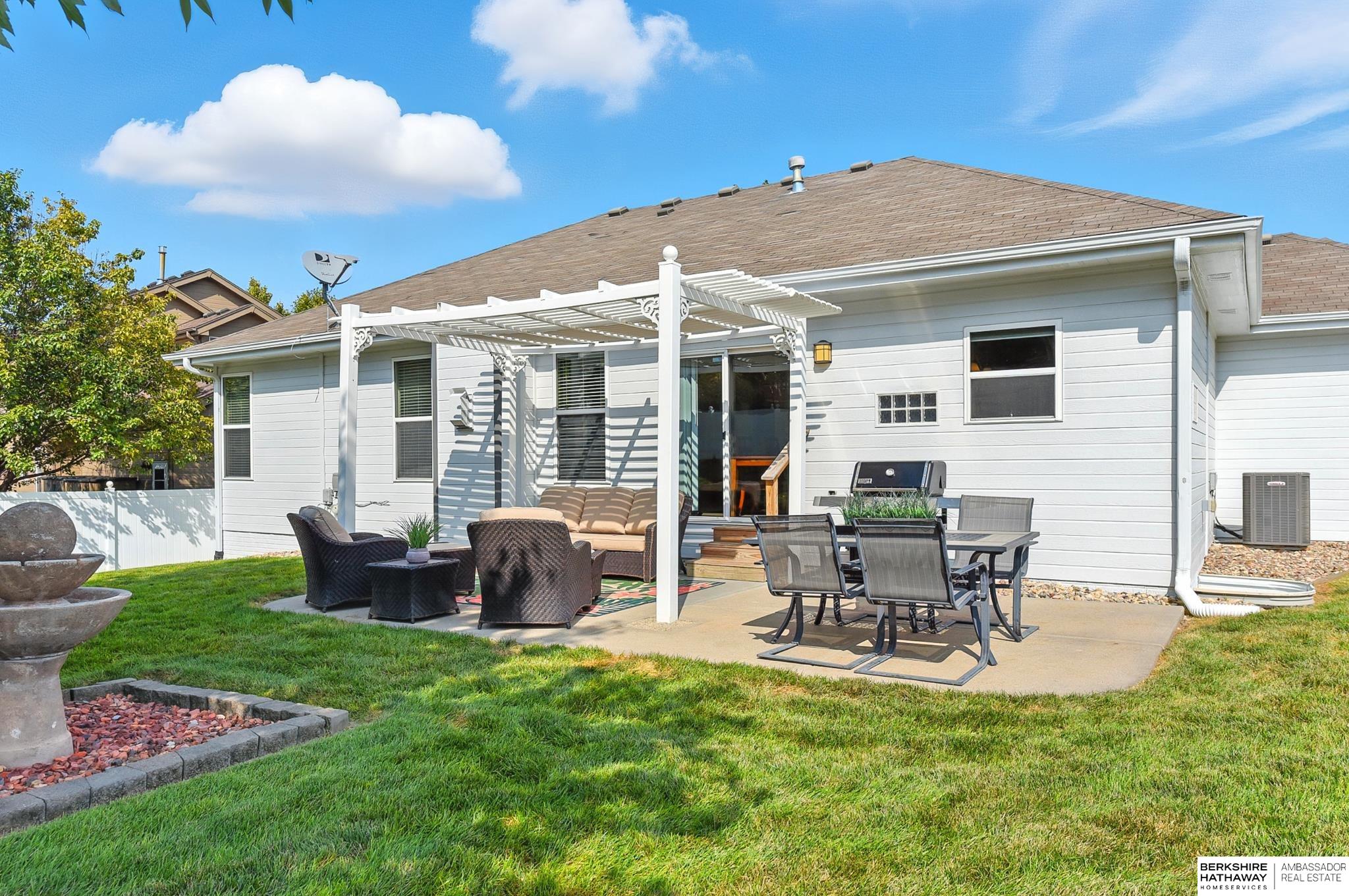 Omaha, Nebraska 68136, United States, 4 Bedrooms Bedrooms, ,3 BathroomsBathrooms,Residential,Pending,199051