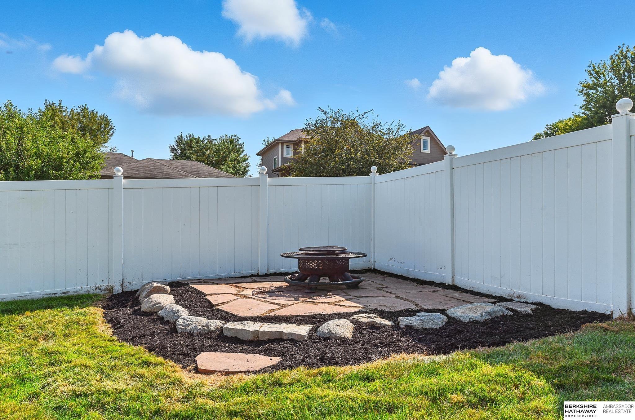 Omaha, Nebraska 68136, United States, 4 Bedrooms Bedrooms, ,3 BathroomsBathrooms,Residential,Pending,199051