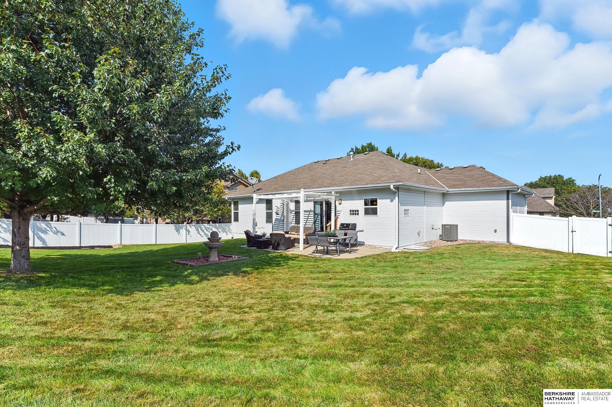 Omaha, Nebraska 68136, United States, 4 Bedrooms Bedrooms, ,3 BathroomsBathrooms,Residential,Pending,199051