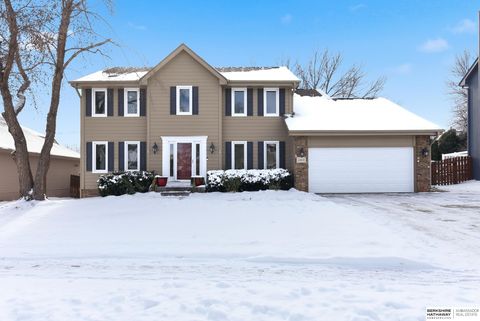 Photo of 13809 Meredith Avenue, Omaha, NE 68164 (MLS # 22534113)