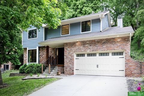 Photo of 828 Hidden Hills Drive, Bellevue, NE 68005 (MLS # 22614341)