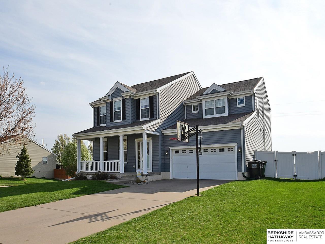 Papillion, Nebraska 68046, United States, 5 Bedrooms Bedrooms, ,3 BathroomsBathrooms,Residential,Pending,111467