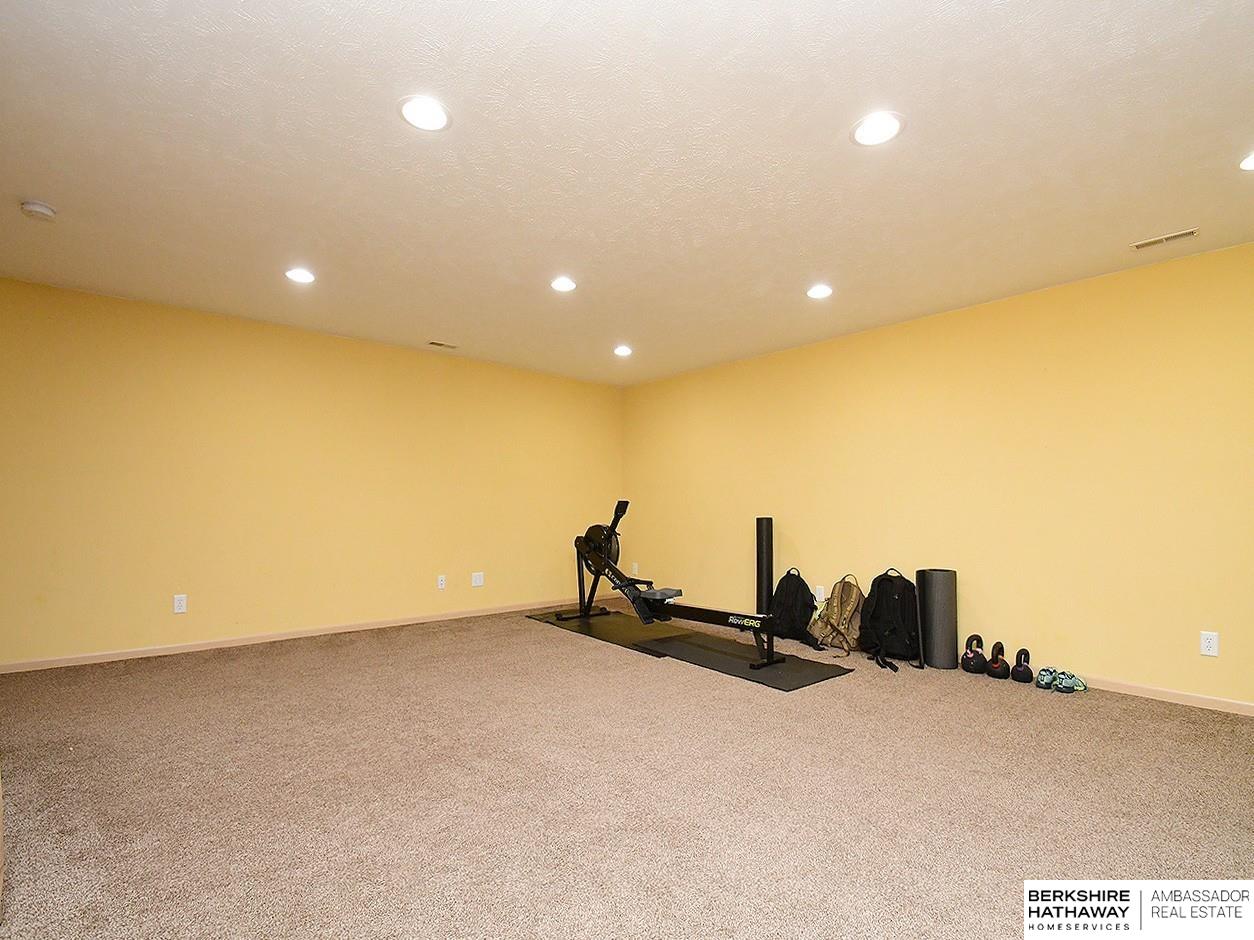 Papillion, Nebraska 68046, United States, 5 Bedrooms Bedrooms, ,3 BathroomsBathrooms,Residential,Pending,111467