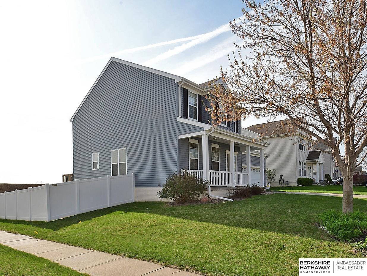 Papillion, Nebraska 68046, United States, 5 Bedrooms Bedrooms, ,3 BathroomsBathrooms,Residential,Pending,111467