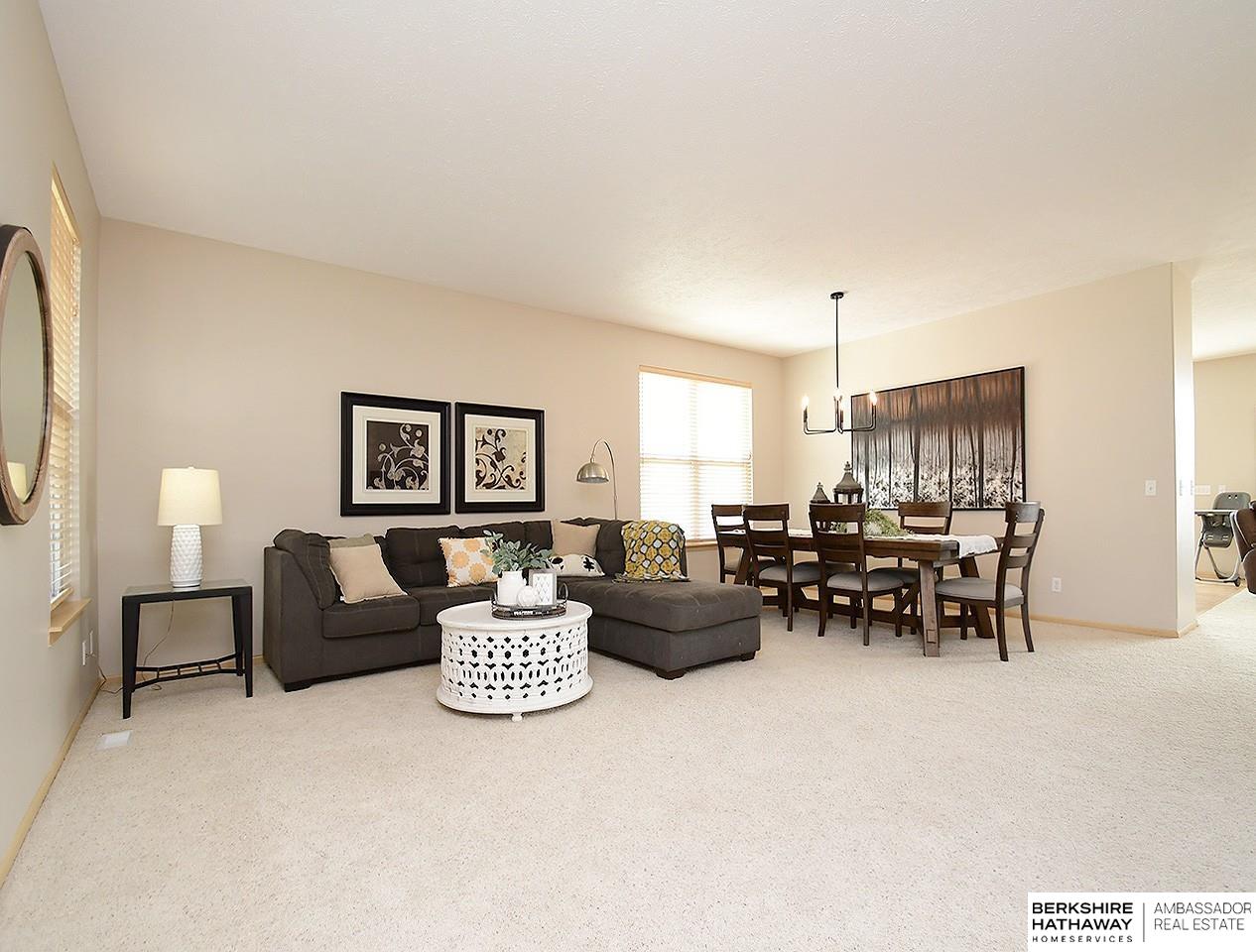 Papillion, Nebraska 68046, United States, 5 Bedrooms Bedrooms, ,3 BathroomsBathrooms,Residential,Pending,111467