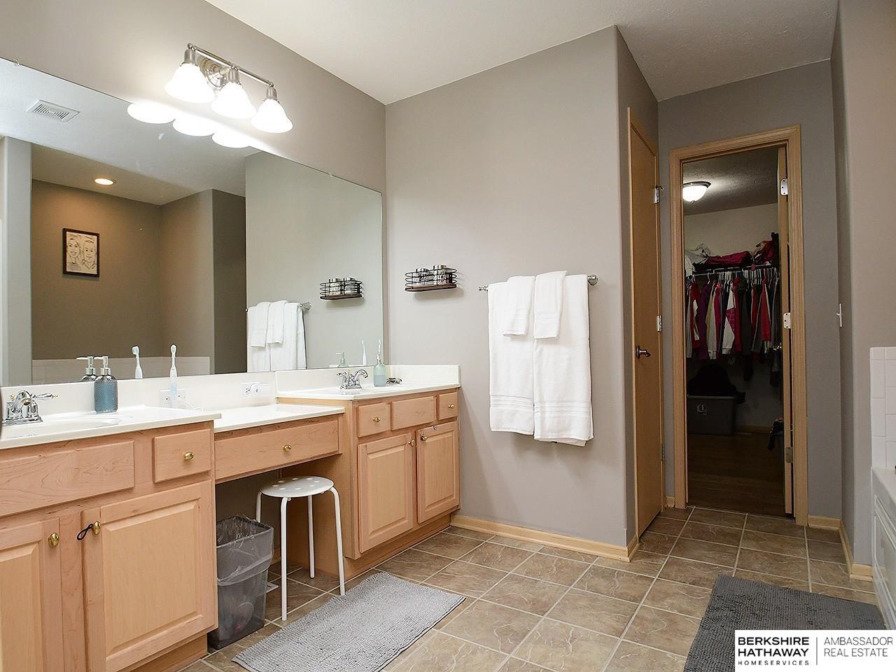 Papillion, Nebraska 68046, United States, 5 Bedrooms Bedrooms, ,3 BathroomsBathrooms,Residential,Pending,111467