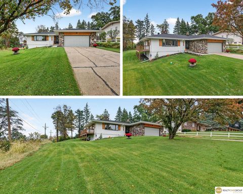 Photo of 4732 Manchester Drive, Omaha, NE 68152 (MLS # 22535413)