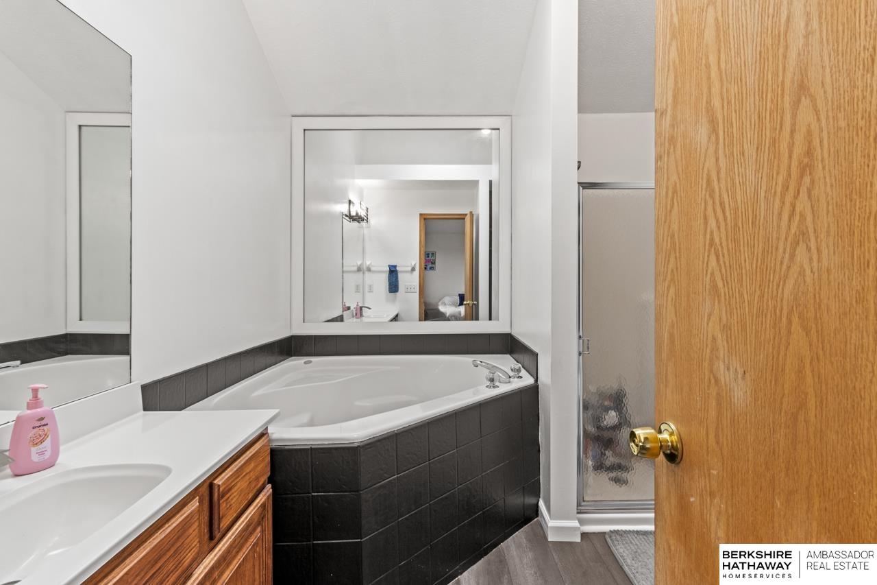 Omaha, Nebraska 68122, United States, 4 Bedrooms Bedrooms, ,3 BathroomsBathrooms,Residential,Active,189521